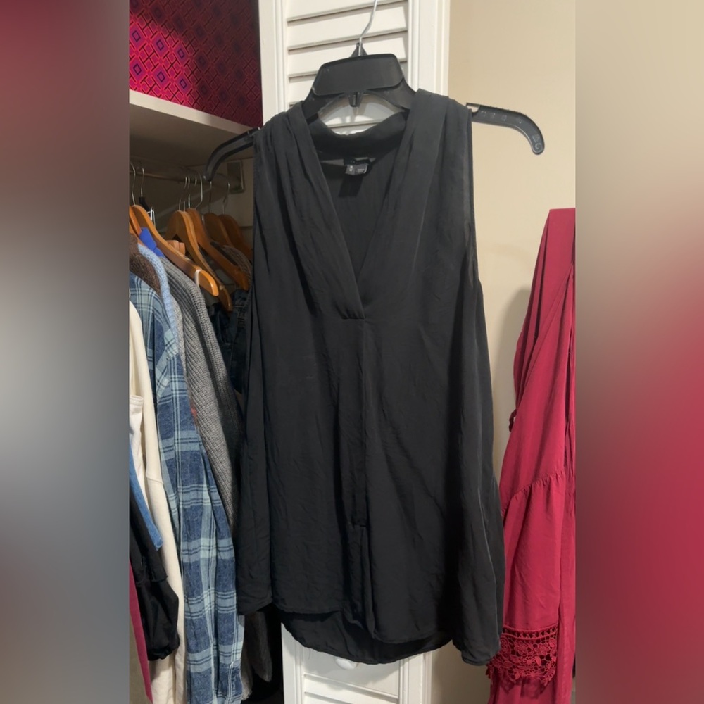 Theory 100% Silk Sleeveless V Neck Blouse